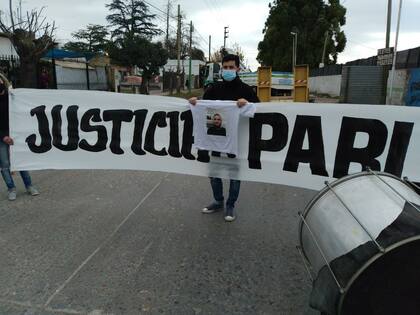 Familiares y amigos se juntaron para pedir justicia por Pablo Bardin en el lugar en el que fue atropellado el 10 de abril.