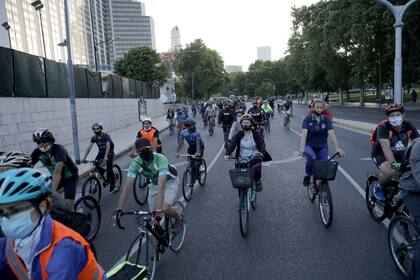 Ciclistas recorrieron el trayecto entre el Congreso y el cruce de Madero y San Martín, donde el martes pasado fue mortalmente baleado Dimitri Amiryan