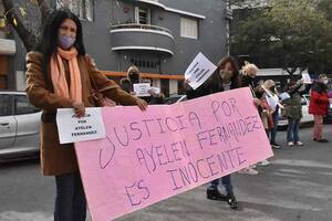 Familiares y vecinos pidieron la libertad de la imputada por homicidio simple.