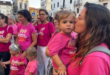 "Familias arcoíris" en Vicenza protestan contra las nuevas medidas que les afectan