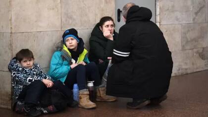 Familias buscaron refugio en la profunda red subterránea de Kiev
