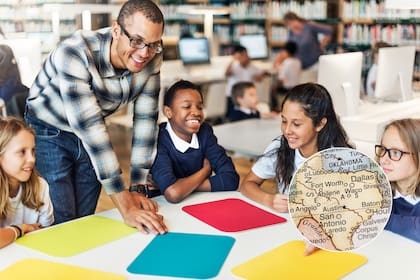 Familias indocumentadas no podrán usar los vales para cubrir el costo promedio de una escuela privada: US$12.500 anuales (imagen ilustrativa)