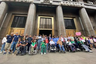 Familias y organizaciones de Discapacidad fueron a golpear las puertas del Ministerio de Economía