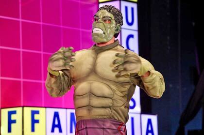 Andrés Hatum disfrazado de Hulk