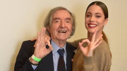 ¿Qué gusto tiene la sal? El gran Carlitos Balá junto a Martina Stoessel, en la presentación de la fundación Red Voz por la Paz. Ambos son considerados Embajadores de la Paz. ¡Bien por ellos!