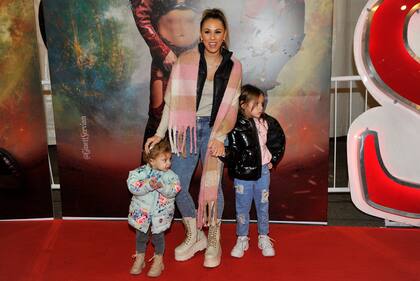 Barby Silenzi junto a sus hijas Elena y Abril