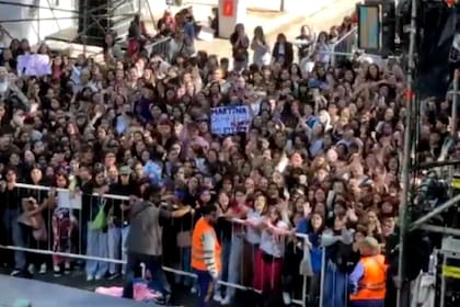 Miles de fanáticas de Tini ya están listas para ver a su ídola en las inmediaciones de Oro y Nicaragua, en Palermo