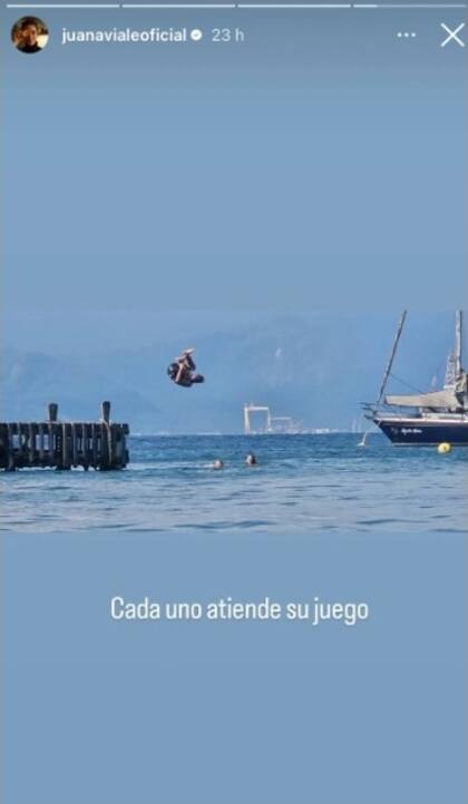 Fanáticos de los deportes acuáticos, Silvestre y Alí aprovecharon para hacer algunos clavados sobre el mar y nadar mientras su madre los retrataba desde la arena