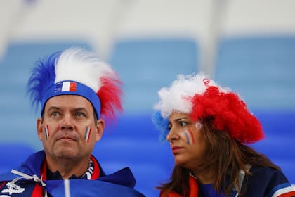 Fanáticos franceses antes del partido del Grupo D de la Copa Mundial de la FIFA Qatar 2022 entre Francia y Australia en el Estadio Al Janou