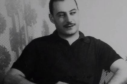 Juan Duarte, el hermano de Eva, sedujo rápidamente a Navarro con sus modos y su estampa de bon vivant