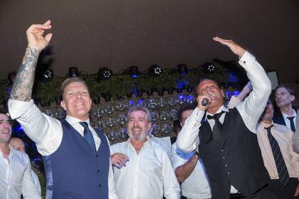 Fantino, Daniel Vila y el imitador de Luis Miguel.