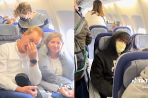 Se hizo un tratamiento de belleza, se subió a un avión y la reacción de los pasajeros lo impactó