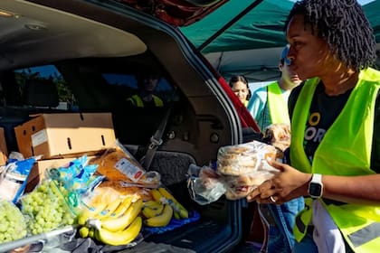 Farm Share y otras organizaciones entregan despensas gratuitas en varias ciudades de Florida los primeros días de mayo
