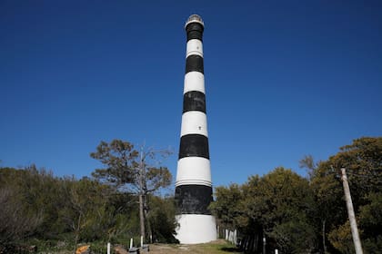 Cada faro tiene una señal distintiva que lo hace único, por ejemplo su número de franjas y la intermitencia de su haz