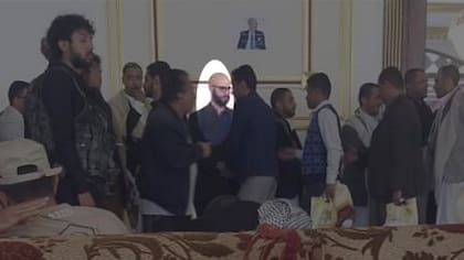 Farouk Abdulhak fue retratado en el funeral de su papá