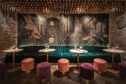 Fascinante puesta en Tigre Morado, la esquina palermitana dedicada a la cocina peruana de fusión asiática