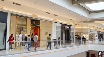 Fashion Outlets pof Chicago está ubicado a cinco minutos del Aeropuerto Internacional O’Hare