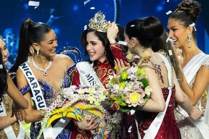 Fátima Bosch se coronó Miss Universo en Tailandia