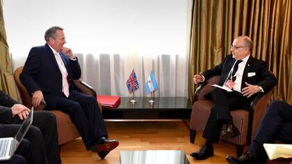 Faurie ayer con el secretario para el Comercio Internacional, Liam Fox