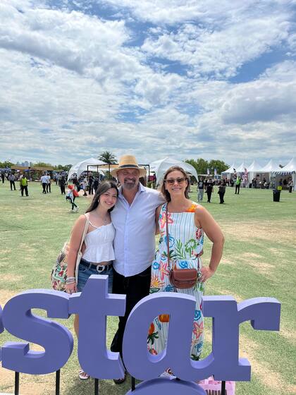 Faustina, Augusto Tartúfoli y Verónica Rubí disfrutando del Bienestar Fest
