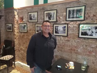 Fausto Cañete, en El Almacén de Fausto, su restaurante argentino en Berlín.
