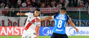 River se condicionó con una prematura expulsión ante un rival inferior y firmó el empate