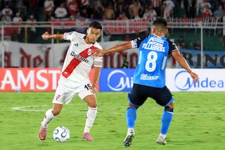 River se condicionó con una prematura expulsión ante un rival inferior y firmó el empate