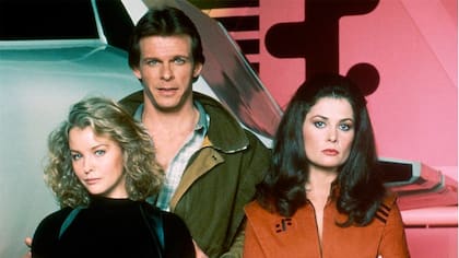 Faye Grant, Marc Singer y Jane Badler, los protagonistas de una de las series más recordadas de los 80.