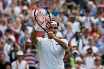 Federer, a paso firme en Wimbledon