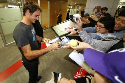 Federer, de gira para beneplácito de sus millones de seguidores