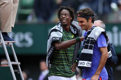 Monfils y Roger Federer; el francés celebró haber jugado en una época dorada