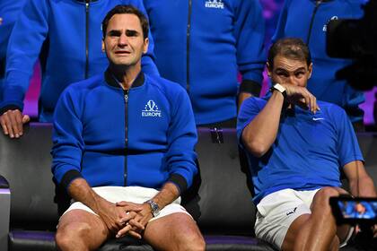 Federer y Nadal, desconsolados durante el último partido oficial de Roger como tenista profesional