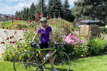 Federica suele ir en bicicleta al trabajo, si el clima lo permite.