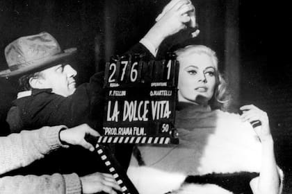 Federico Fellini filmando La dolce vita