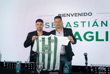 Federico Almada en la presentación de Sebastián Battaglia como nuevo entrenador de San Miguel, en diciembre del 2024.