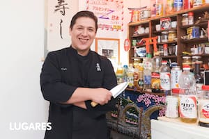 Aprendió en Japón a preparar un sushi gigante y hoy enseña a hacerlo en un pueblo bonaerense