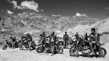 Federico Bonomi y sus amigos en La Quiaca antes de partir.