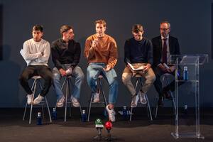Federico Chingotto (vocal), Martín Di Nenno (vicepresidente), Álex Ruiz (presidente) y José Antonio García Diestro (secretario), en la conferencia de prensa que brindaron los jugadores en representación de la PPA tras las advertencias de Premier Padel