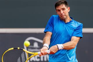Delbonis remontó 4 match points, llegó a la tercera semi del año y empató un récord de Tsitsipas