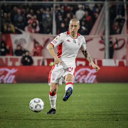 Federico Fattori, una de las figuras del Huracán puntero de la Liga Profesional de Fútbol, que este sábado visitará a Argentinos Juniors.
