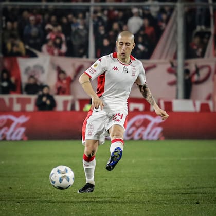 Federico Fattori, uno de los volantes centrales del Huracán líder de la Liga Profesional 2024