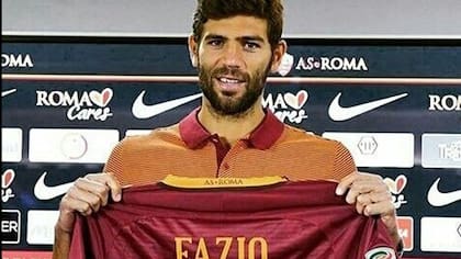 Federico Fazio con su nueva camiseta