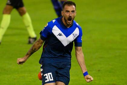 Federico Mancuello abrió el marcador con un estupendo tiro libre.