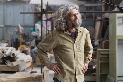 Federico Marchesi tiene un taller en Bariloche.