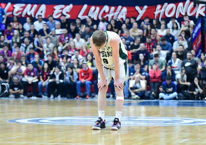 Federico Mariani sufrió el primer descenso en la historia de Atenas, el club más ganador de la Liga Nacional y el único que había participado en todas las temporadas.