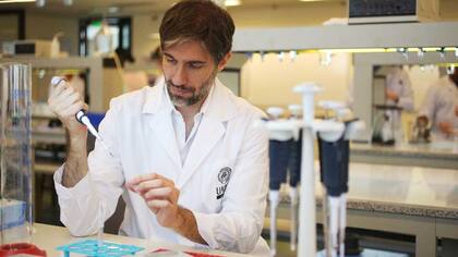 Federico Prada, director de la Licenciatura en Biotecnología de la UADE, se hizo un análisis genético