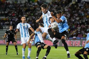 Mientras atrapa y confunde, ilusiona y alarma, Argentina dejó para el final a Brasil, la gran valla hacia París