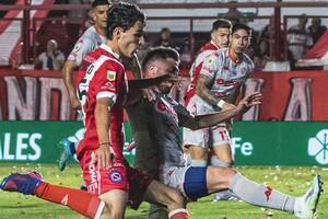 El apellido ilustre que se calzó la camiseta de su padre y hace soñar a Argentinos Juniors