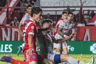 El apellido ilustre que se calzó la camiseta de su padre y hace soñar a Argentinos Juniors
