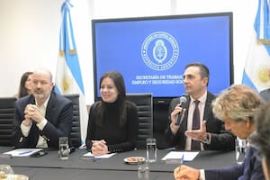 Federico Sturzenegger, Sandra Pettovello y Julio Cordero en la apertura del Diálogo Social con los empresarios y sin la CGT